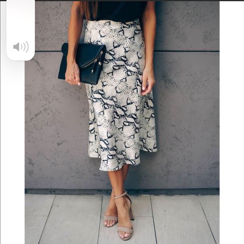 *SOLD*| VICI Azalea Snake Print Midi Skirt Medium - Picture 2 of 5